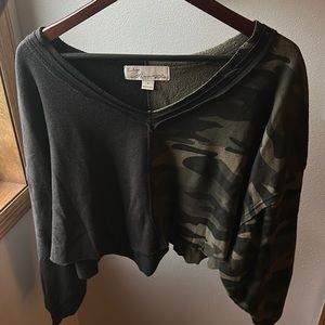 Cropped sweater/sweatshirt camo